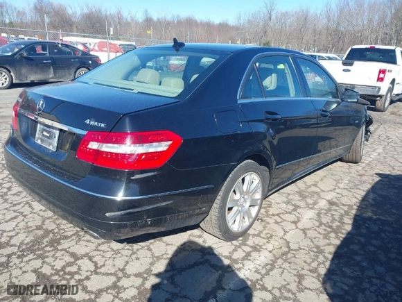 2012 Mercedes-Benz E-Class E 350 Luxury with VIN WDDHF8JB5CA613431, listed as a IAAI auction lot 41693043 with 126,721 mi miles. Bid and sale history available at carsss.com. Image 4.