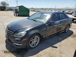 2014 Mercedes-Benz C 250 Sport z VIN WDDGF4HBXER303063, wystawiony jako Copart lot #55688395 z przebiegiem 161 688 mil mil oraz Szkoda całkowita • Salvage title. Historia ofert i sprzedaży dostępna na DreamBid. Obrazek 1.