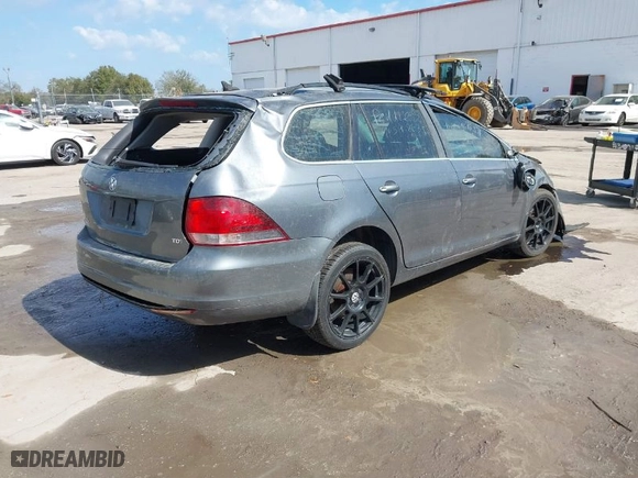 2014 Volkswagen Jetta SportWagen TDI w/Sunroof & Nav with VIN 3VWPL7AJ2EM602051, listed as a IAAI auction lot 41553277 with 114,981 mi miles. Bid and sale history available at carsss.com. Image 4.