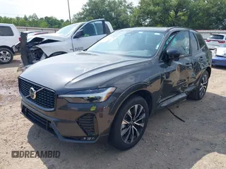 2025 Volvo XC60 Plus z VIN YV4M12RC0S1172417, wystawiony jako IAAI lot #42438854 z przebiegiem 2 853 mil mil oraz . Historia ofert i sprzedaży dostępna na DreamBid. Obrazek 17.