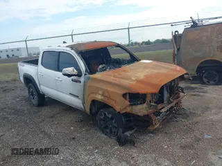 2021 Toyota Tacoma 4WD SR with VIN 5TFCZ5AN7MX277753, listed as a IAAI auction lot 40737606 with 1 mi miles. Bid and sale history available at carsss.com. Image 1.