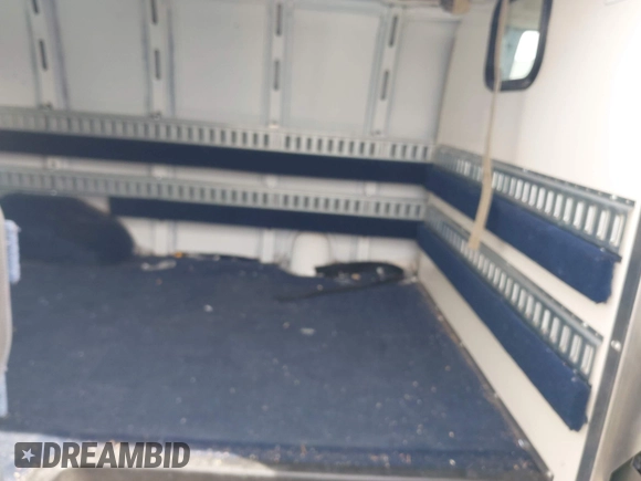 2019 Chevrolet Express Cargo z VIN 1GCWGAFP9K1370862, wystawiony jako IAAI lot #42410939 z przebiegiem 83 319 mil mil oraz . Historia ofert i sprzedaży dostępna na DreamBid. Obrazek 8.