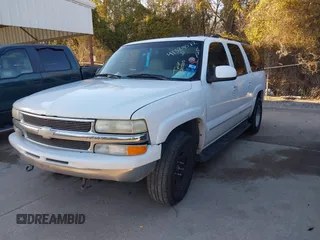 2002 Chevrolet Suburban LS with VIN 3GNFK16Z02G225380, listed as a IAAI auction lot 41324572 with 427,971 mi miles. Bid and sale history available at carsss.com. Image 2.