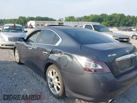 2013 Nissan Maxima SV z VIN 1N4AA5AP2DC810217, wystawiony jako IAAI lot #42594196 z przebiegiem 157 765 mil mil oraz . Historia ofert i sprzedaży dostępna na DreamBid. Obrazek 3.