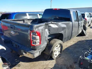 2011 Chevrolet Silverado 1500 LT with VIN 1GCRCSE03BZ227555, listed as a IAAI auction lot 41410334 with 163,633 mi miles. Bid and sale history available at carsss.com. Image 4.