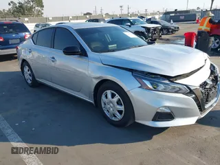 2019 Nissan Altima 2.5 SR with VIN 1N4BL4CV1KC188727, listed as a IAAI auction lot 41301930 with 113,903 mi miles. Bid and sale history available at carsss.com. Image 1.