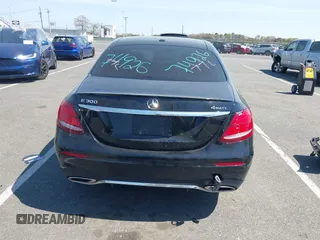 2017 Mercedes-Benz E 300 Luxury z VIN WDDZF4KB0HA096235, wystawiony jako IAAI lot #42086461 z przebiegiem 138 162 mil mil oraz . Historia ofert i sprzedaży dostępna na DreamBid. Obrazek 17.