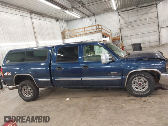 2002 GMC Sierra 2500HD SLE with VIN 1GTHK23192F157362, listed as a IAAI auction lot 41200514 with 145,273 mi miles. Bid and sale history available at carsss.com. Image 14.