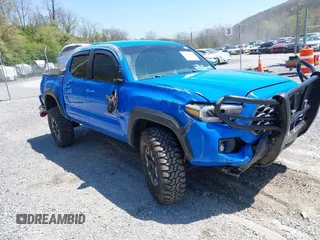 2021 Toyota Tacoma SR z VIN 3TMCZ5AN4MM408417, wystawiony jako IAAI lot #42059690 z przebiegiem 82 016 mil mil oraz . Historia ofert i sprzedaży dostępna na DreamBid. Obrazek 1.