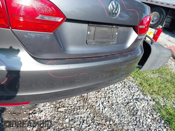 2012 Volkswagen Jetta SE с VIN 3VWDX7AJ3CM327942, выставлен на аукционе IAAI как лот 42146409 с пробегом 165 734 миль миль и . История ставок и продаж доступна на DreamBid. Изображение 12.
