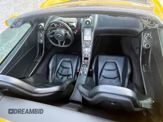 2015 McLaren 650S z VIN SBM11FAA4FW005324, wystawiony jako Copart lot #43651815 z przebiegiem 28 798 mil mil oraz Tytuł czysty. Historia ofert i sprzedaży dostępna na DreamBid. Obrazek 9.