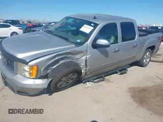 2010 GMC Sierra 1500 SLT z VIN 3GTRKWE30AG232120, wystawiony jako IAAI lot #41681642 z przebiegiem 156 058 mil mil oraz . Historia ofert i sprzedaży dostępna na DreamBid. Obrazek 2.