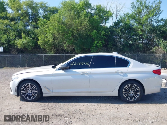 2018 BMW 5 Series 540i xDrive z VIN WBAJE7C59JG892017, wystawiony jako IAAI lot #42556936 z przebiegiem 55 170 mil mil oraz . Historia ofert i sprzedaży dostępna na DreamBid. Obrazek 14.