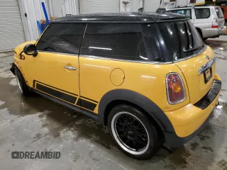 2009 MINI Hardtop z VIN WMWMF33549TU70310, wystawiony jako Copart lot #57797815 z przebiegiem 136 843 mil mil oraz Szkody całkowita. Historia ofert i sprzedaży dostępna na DreamBid. Obrazek 2.