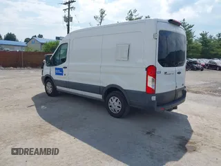 2018 Ford Transit z VIN 1FTYE1CM1JKA97062, wystawiony jako IAAI lot #42728269 z przebiegiem 103 586 mil mil oraz . Historia ofert i sprzedaży dostępna na DreamBid. Obrazek 3.