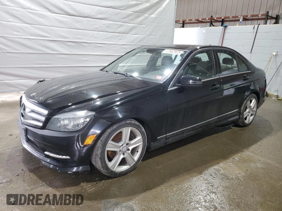 2011 Mercedes-Benz C 300 Sport z VIN WDDGF8BB5BR163628, wystawiony jako Copart lot #47662925 z przebiegiem 101 438 mil mil oraz Szkody całkowita. Historia ofert i sprzedaży dostępna na DreamBid. Obrazek 1.