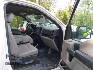 2020 Ford F-150 XL z VIN 1FTMF1CB8LKF35069, wystawiony jako IAAI lot #42332865 z przebiegiem 73 452 mil mil oraz . Historia ofert i sprzedaży dostępna na DreamBid. Obrazek 5.