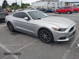 2016 Ford Mustang EcoBoost z VIN 1FA6P8TH9G5252810, wystawiony jako IAAI lot #42409444 z przebiegiem 88 232 mil mil oraz . Historia ofert i sprzedaży dostępna na DreamBid. Obrazek 1.