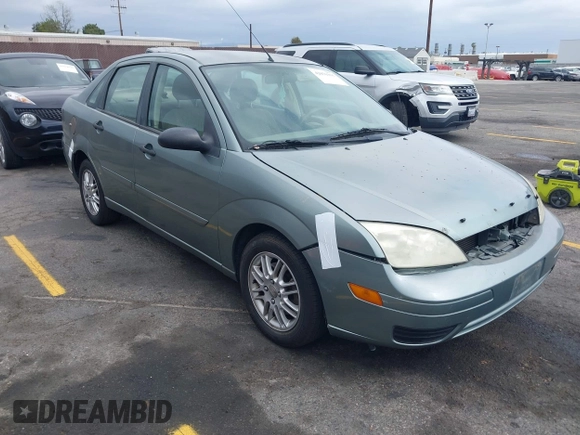 2005 Ford Focus S with VIN 1FAFP34N15W115018, listed as a IAAI auction lot 42078355 with 177,506 mi miles. Bid and sale history available at carsss.com. Image 1.