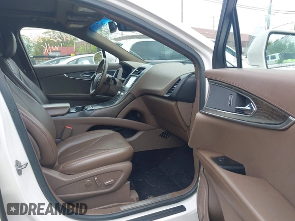 2017 Lincoln MKX Reserve with VIN 2LMPJ8LR5HBL14872, listed as a IAAI auction lot 42244881 with 110,991 mi miles and . Bid and sale history available at DreamBid. Image 5.