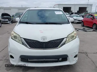 2011 Toyota Sienna SE with VIN 5TDXK3DC1BS069696, listed as a IAAI auction lot 41976857 with 160,994 mi miles. Bid and sale history available at carsss.com. Image 13.