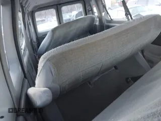 2004 Ford Econoline Passenger XL с VIN 1FBSS31LX4HB02186, выставлен на аукционе IAAI как лот 41207583 с пробегом 163 330 миль миль и . История ставок и продаж доступна на DreamBid. Изображение 8.
