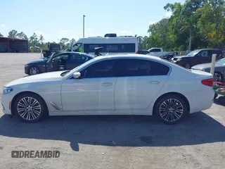 2018 BMW 5 Series 530i z VIN WBAJA5C53JG898590, wystawiony jako IAAI lot #42143629 z przebiegiem 135 111 mil mil oraz . Historia ofert i sprzedaży dostępna na DreamBid. Obrazek 15.