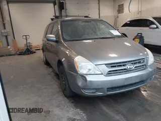 2010 Kia Sedona LX with VIN KNDMG4C31A6331565, listed as a IAAI auction lot 41860255 with 219,233 mi miles. Bid and sale history available at carsss.com. Image 1.