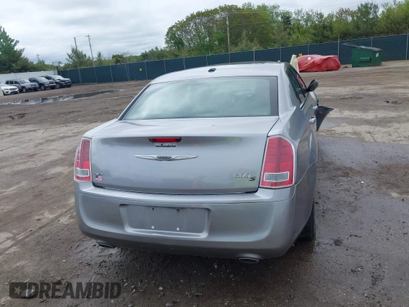 2014 Chrysler 300 S z VIN 2C3CCAGG1EH161994, wystawiony jako IAAI lot #42311014 z przebiegiem 168 002 mil mil oraz . Historia ofert i sprzedaży dostępna na DreamBid. Obrazek 17.
