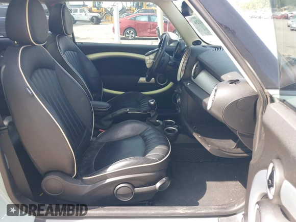 2013 MINI Hardtop with VIN WMWSU3C51DT372387, listed as a IAAI auction lot 42514124 with 100,560 mi miles and . Bid and sale history available at DreamBid. Image 5.