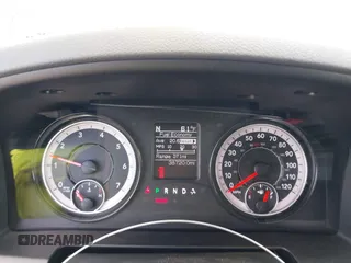 2020 Ram 1500 Tradesman z VIN 1C6RR6FG5LS151064, wystawiony jako IAAI lot #42044396 z przebiegiem 38 720 mil mil oraz . Historia ofert i sprzedaży dostępna na DreamBid. Obrazek 7.