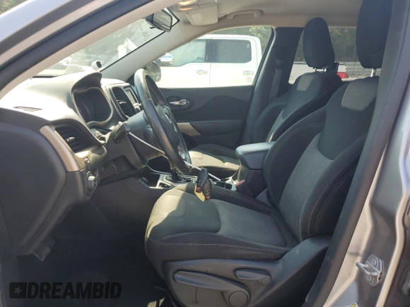 2018 Jeep Cherokee Latitude Tech Connect z VIN 1C4PJLCB5JD544112, wystawiony jako Copart lot #61896675 z przebiegiem 88 759 mil mil oraz Szkoda całkowita • Salvage title. Historia ofert i sprzedaży dostępna na DreamBid. Obrazek 7.