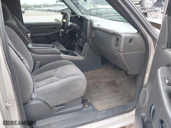 2005 Chevrolet Silverado 1500 Work Truck with VIN 1GCEC14X35Z189059, listed as a IAAI auction lot 41624369 with 201,053 mi miles. Bid and sale history available at carsss.com. Image 5.