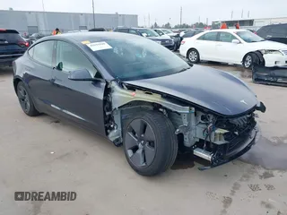 2023 Tesla Model 3 z VIN 5YJ3E1EA1PF622849, wystawiony jako IAAI lot #41652940 z przebiegiem 4 776 mil mil oraz . Historia ofert i sprzedaży dostępna na DreamBid. Obrazek 1.