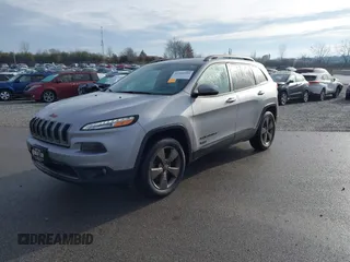 2017 Jeep Cherokee Latitude z VIN 1C4PJMCB0HW509286, wystawiony jako IAAI lot #41382394 z przebiegiem 96 562 mil mil oraz . Historia ofert i sprzedaży dostępna na DreamBid. Obrazek 17.