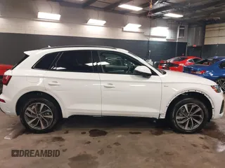 2024 Audi Q5 S line Premium z VIN WA1GAAFY8R2116024, wystawiony jako IAAI lot #41628404 z przebiegiem 4966 mil mil oraz . Historia ofert i sprzedaży dostępna na DreamBid. Obrazek 6.