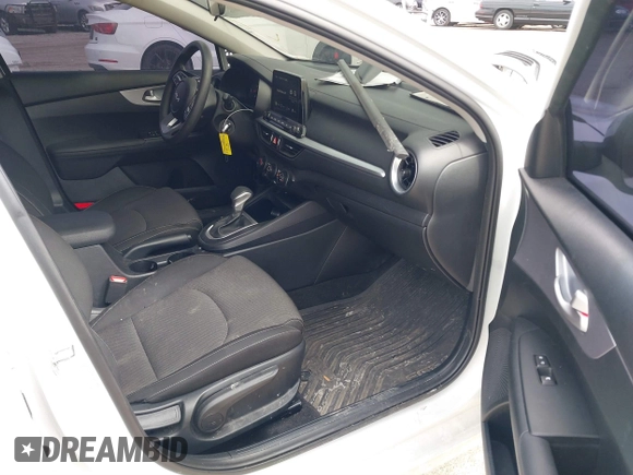 2024 Kia Forte LXS with VIN 3KPF24ADXRE784060, listed as a IAAI auction lot 41821682 with 24,794 mi miles and . Bid and sale history available at DreamBid. Image 5.