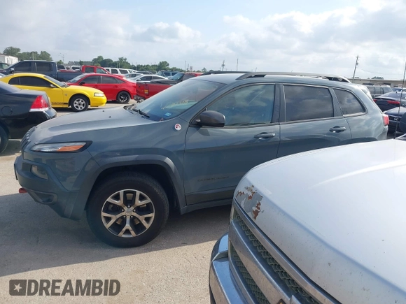 2014 Jeep Cherokee Trailhawk z VIN 1C4PJMBS2EW161276, wystawiony jako IAAI lot #42283358 z przebiegiem 135 201 mil mil oraz . Historia ofert i sprzedaży dostępna na DreamBid. Obrazek 14.