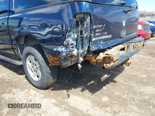 2006 Chevrolet Suburban Z71 with VIN 3GNFK16Z26G220672, listed as a IAAI auction lot 42016952 with 163,829 mi miles and . Bid and sale history available at DreamBid. Image 6.