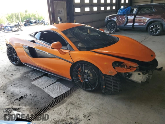 2016 McLaren 570S z VIN SBM13DAA7GW000814, wystawiony jako Copart lot #55457784 z przebiegiem 31 324 mil mil oraz . Historia ofert i sprzedaży dostępna na DreamBid. Obrazek 4.