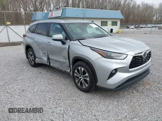 2023 Toyota Highlander L z VIN 5TDKDRBH4PS516082, wystawiony jako IAAI lot #41834756 z przebiegiem 26 981 mil mil oraz . Historia ofert i sprzedaży dostępna na DreamBid. Obrazek 1.