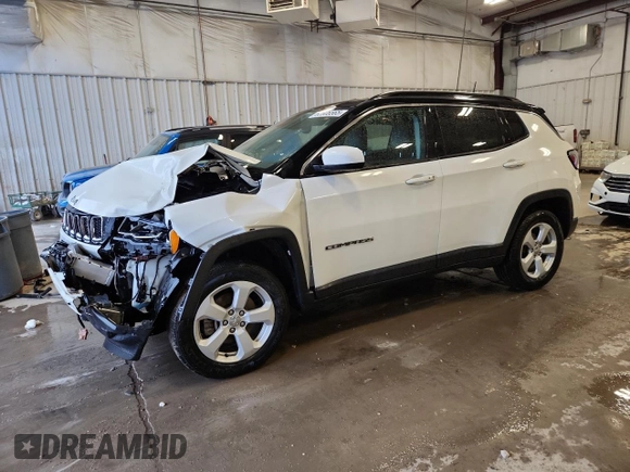 2020 Jeep Compass Latitude z VIN 3C4NJDBB5LT175411, wystawiony jako Copart lot #62606565 z przebiegiem 44 523 mil mil oraz Szkoda całkowita • Salvage title. Historia ofert i sprzedaży dostępna na DreamBid. Obrazek 1.