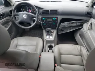 2004 Volkswagen Passat GL with VIN WVWMD63B74P192522, listed as a Copart auction lot 84493224 with 137,689 mi miles and Salvage title. Bid and sale history available at DreamBid. Image 8.