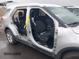 2017 Ford Explorer XLT with VIN 1FM5K8D81HGA60043, listed as a IAAI auction lot 41801281 with 88,568 mi miles and . Bid and sale history available at carsss.com. Image 6.