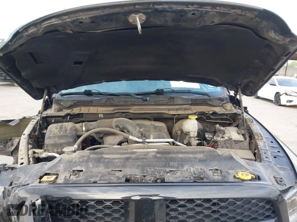 2018 Ram 1500 Sport z VIN 1C6RR7MT8JS168041, wystawiony jako IAAI lot #41887661 z przebiegiem 105 448 mil mil oraz . Historia ofert i sprzedaży dostępna na DreamBid. Obrazek 10.