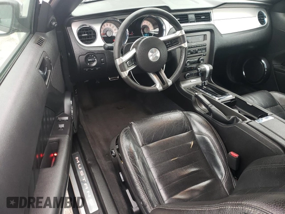 2011 Ford Mustang V6 z VIN 1ZVBP8EM9B5131834, wystawiony jako Copart lot #52545465 z przebiegiem 164 357 mil mil oraz Szkoda całkowita • Salvage title. Historia ofert i sprzedaży dostępna na DreamBid. Obrazek 8.