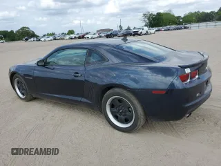 2013 Chevrolet Camaro LS z VIN 2G1FA1E36D9179469, wystawiony jako Copart lot #53968305 z przebiegiem 173 426 mil mil oraz Szkoda całkowita • Salvage title. Historia ofert i sprzedaży dostępna na DreamBid. Obrazek 2.