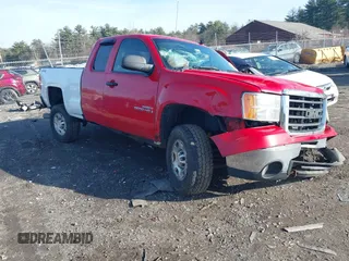 2009 GMC Sierra 2500HD SLE z VIN 1GTHK59689E162489, wystawiony jako IAAI lot #41127967 z przebiegiem 235 537 mil mil oraz . Historia ofert i sprzedaży dostępna na DreamBid. Obrazek 1.