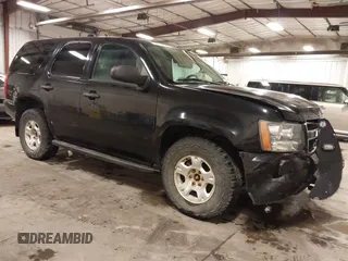 2013 Chevrolet Tahoe Commercial z VIN 1GNSK2E01DR331721, wystawiony jako IAAI lot #42093449 z przebiegiem 178 731 mil mil oraz . Historia ofert i sprzedaży dostępna na DreamBid. Obrazek 1.