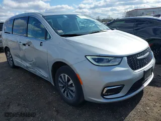 2023 Chrysler Pacifica Hybrid Limited with VIN 2C4RC1S78PR551260, listed as a IAAI auction lot 41992752 with 55,136 mi miles. Bid and sale history available at carsss.com. Image 1.